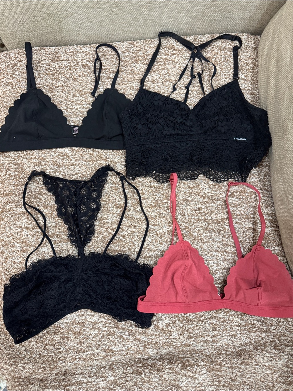 4 for 20$ Victoria's Secret, Forever 21 & Bebe Bralette Set - Black & Rose